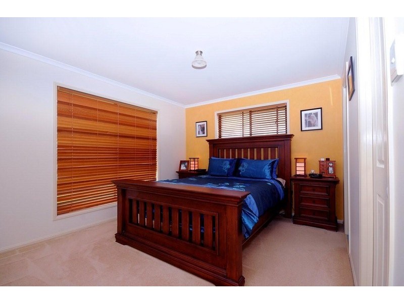 4 Scullin Street, Middle Ridge QLD 4350