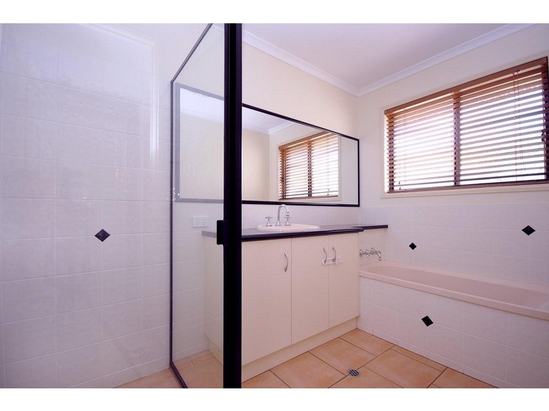 4 Scullin Street, Middle Ridge QLD 4350