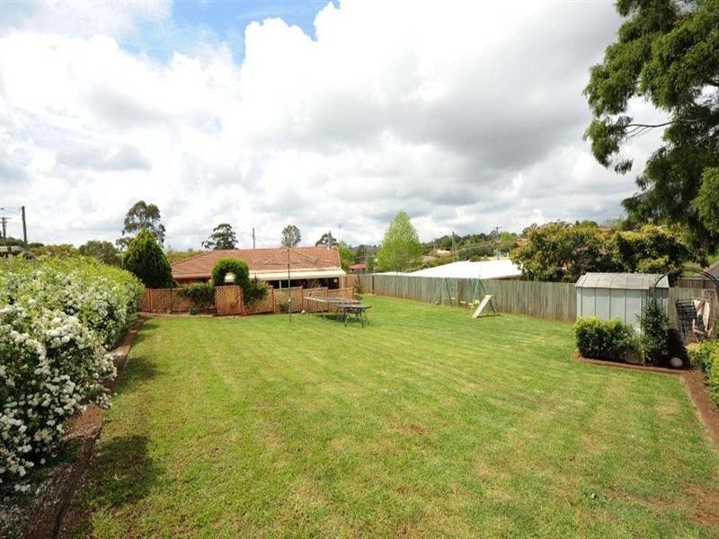 11 McWilliam Street, Wilsonton Heights QLD 4350