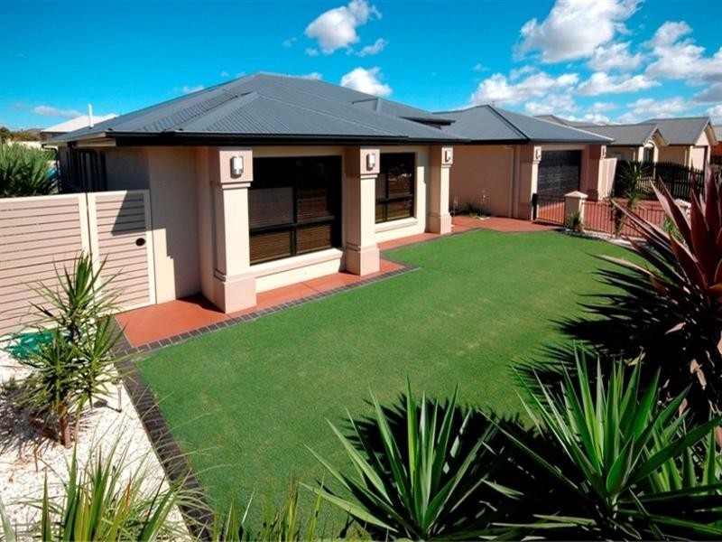 26 Manooka Crescent, Highfields QLD 4352