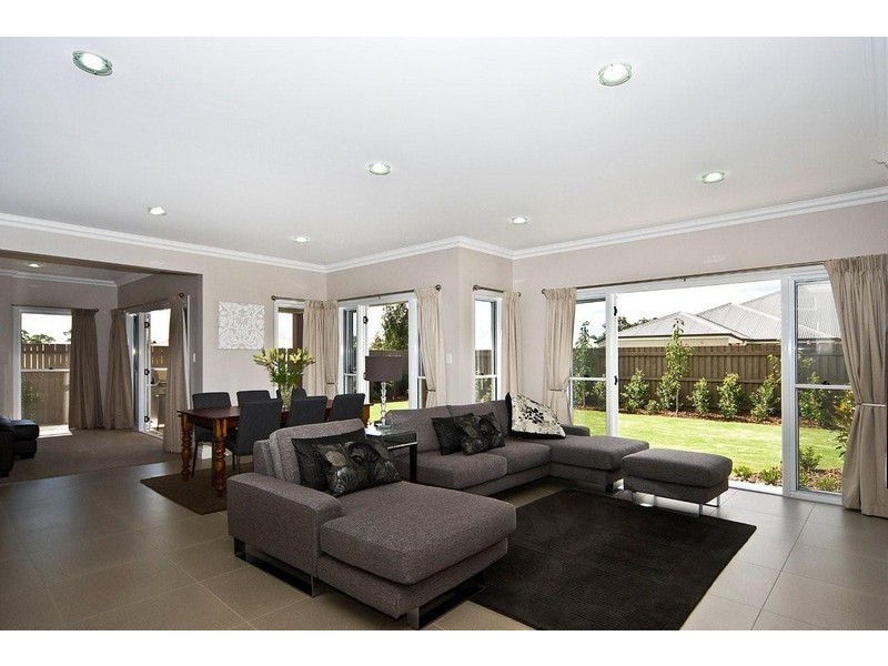 24 Saba Court, Middle Ridge QLD 4350