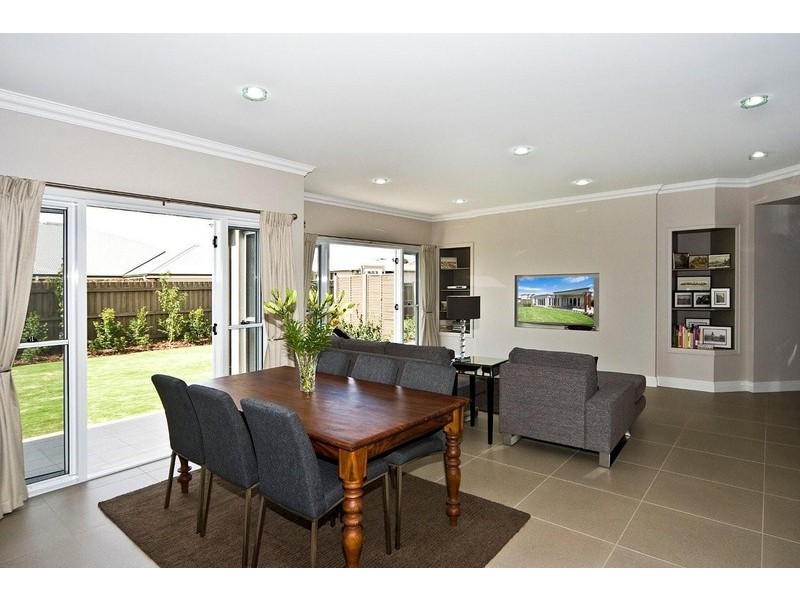 24 Saba Court, Middle Ridge QLD 4350