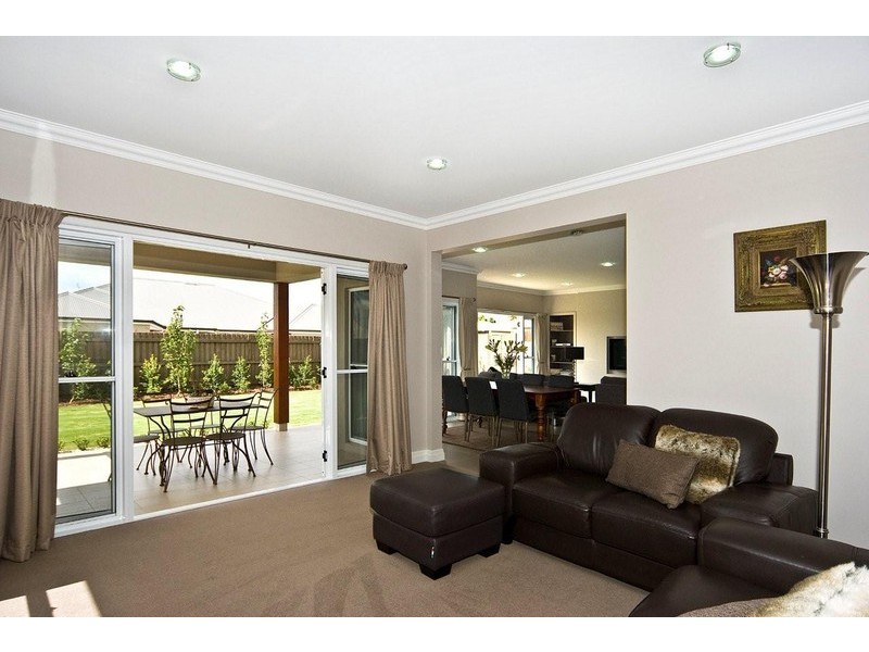 24 Saba Court, Middle Ridge QLD 4350