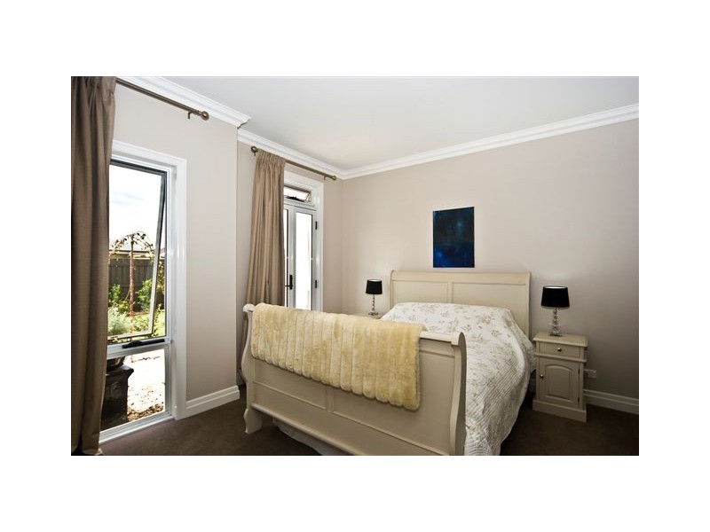 24 Saba Court, Middle Ridge QLD 4350