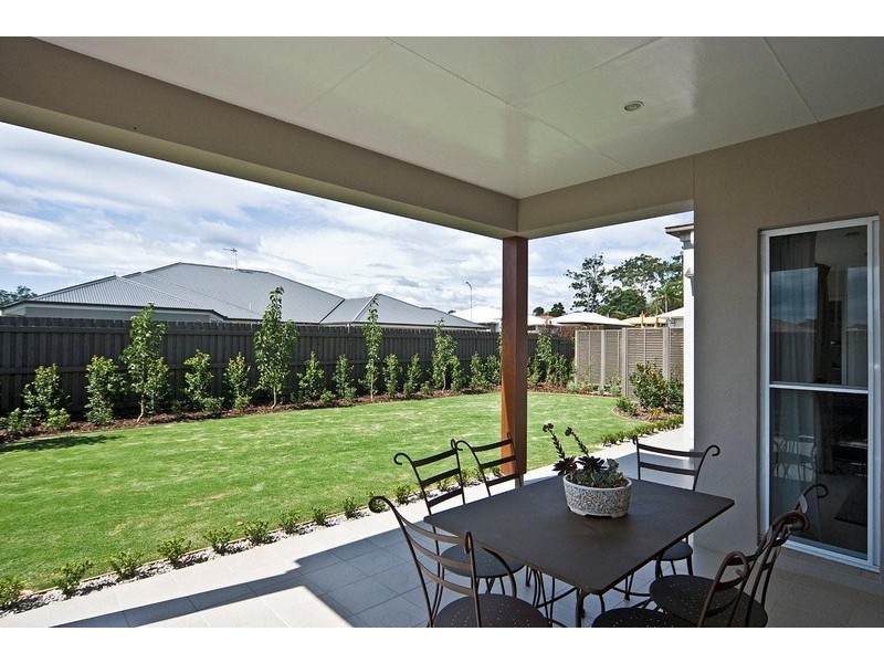 24 Saba Court, Middle Ridge QLD 4350