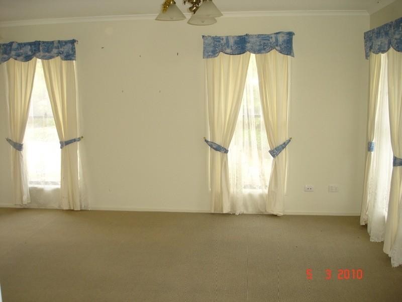 14 Russell Court, Wyreema QLD 4352