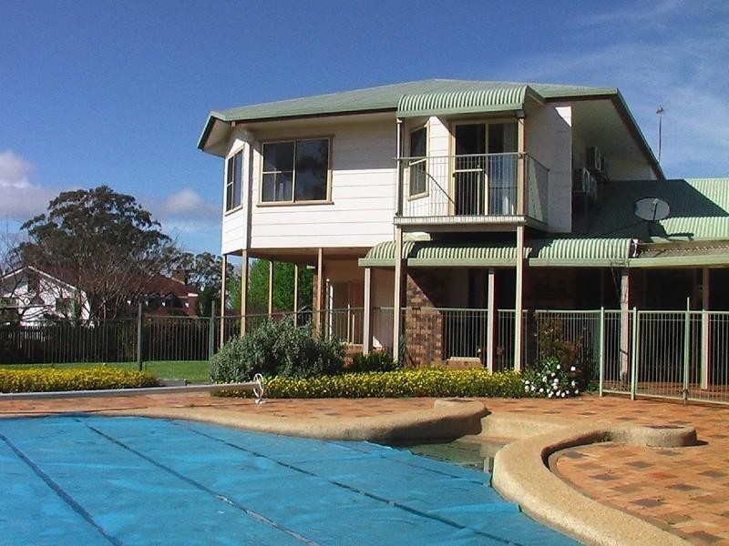 8 Glencoe Court, Middle Ridge QLD 4350