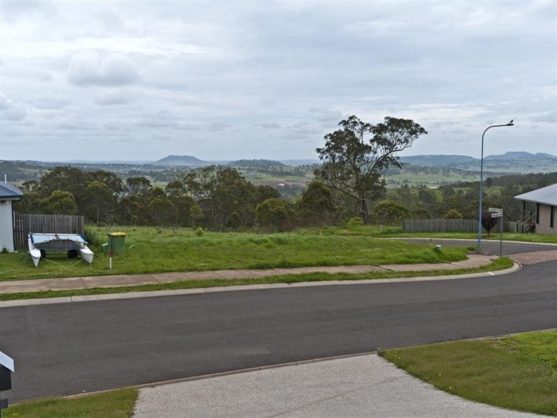 12 McShane Drive, Mount Kynoch QLD 4350