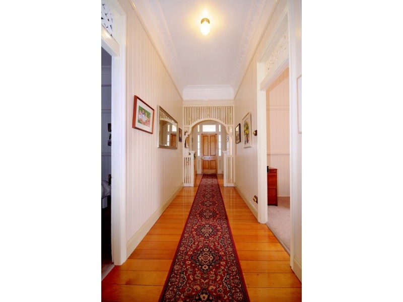 8 Godfrey Street, East Toowoomba QLD 4350