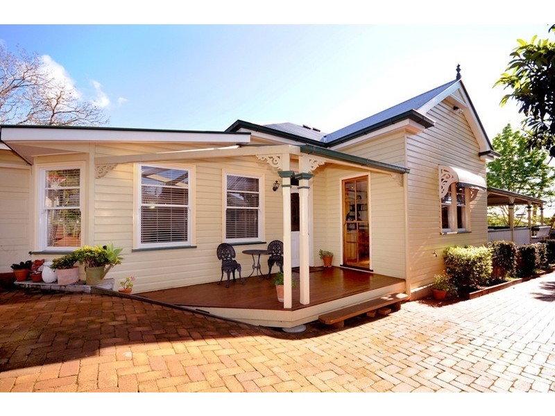 8 Godfrey Street, East Toowoomba QLD 4350