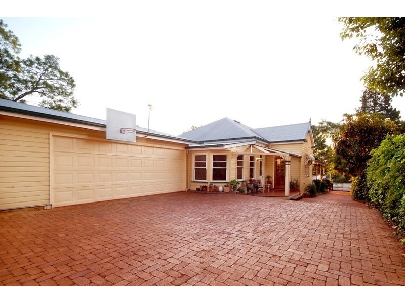8 Godfrey Street, East Toowoomba QLD 4350