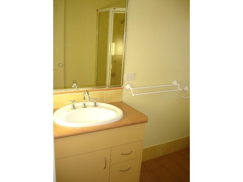 1/392 Stenner Street, Kearneys Spring QLD 4350