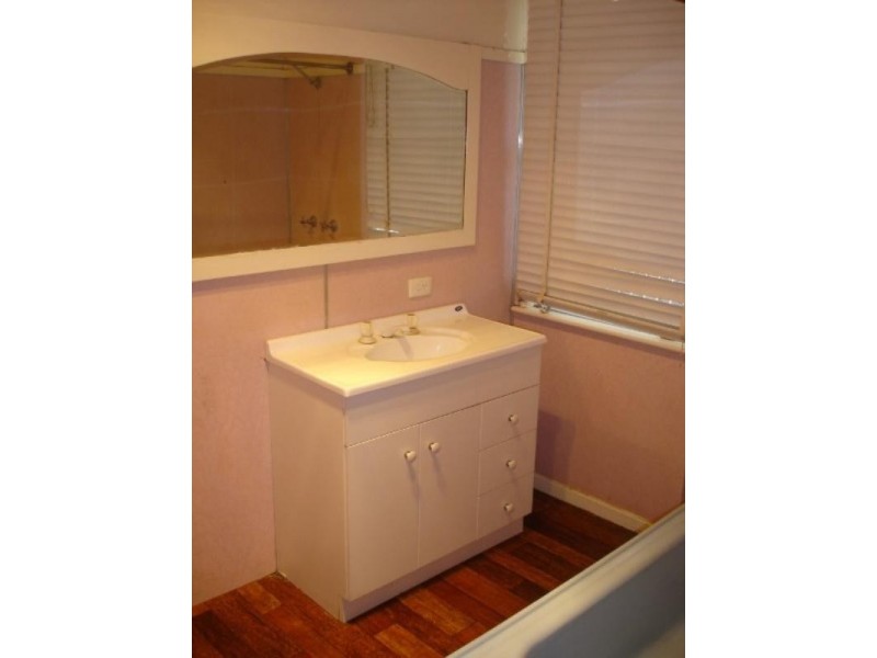 1 Peak Street, Harristown QLD 4350