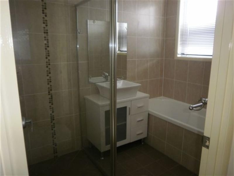 1/4 Boxsall Street, Newtown QLD 4350