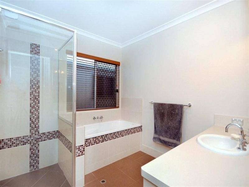 19 Banksdale Drive, Middle Ridge QLD 4350