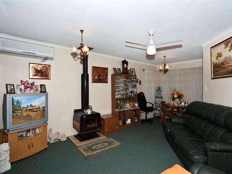 12 Thomas Street, Cambooya QLD 4358