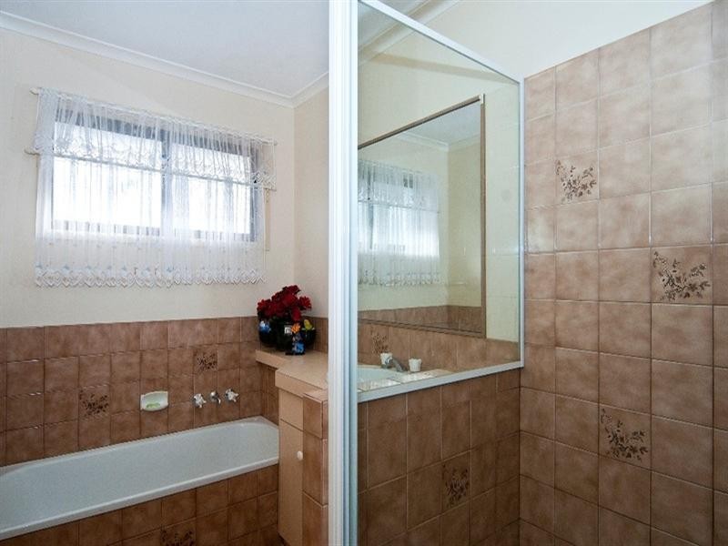 12 Thomas Street, Cambooya QLD 4358