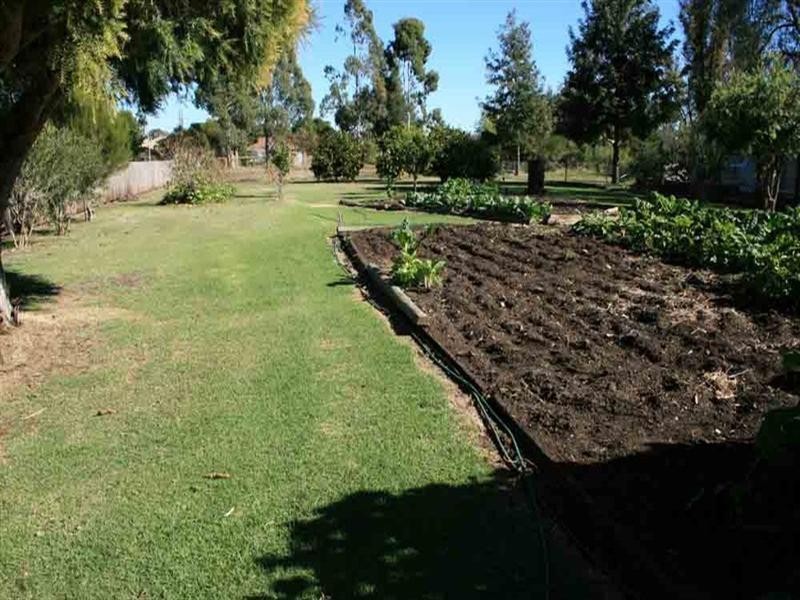 12 Thomas Street, Cambooya QLD 4358