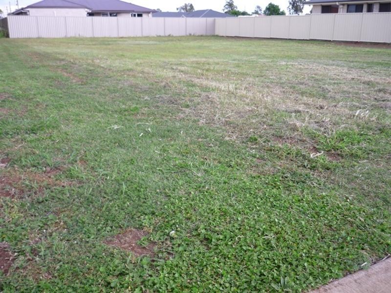 35 Berghofer Drive, Oakey QLD 4401