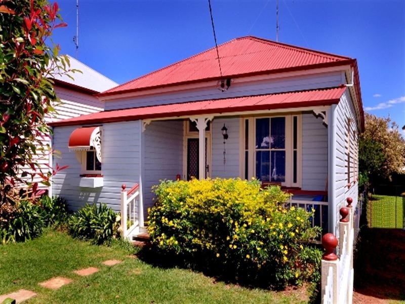 18 Lilley Street, East Toowoomba QLD 4350