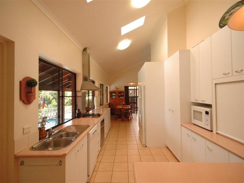 6 McAdam Court, Middle Ridge QLD 4350