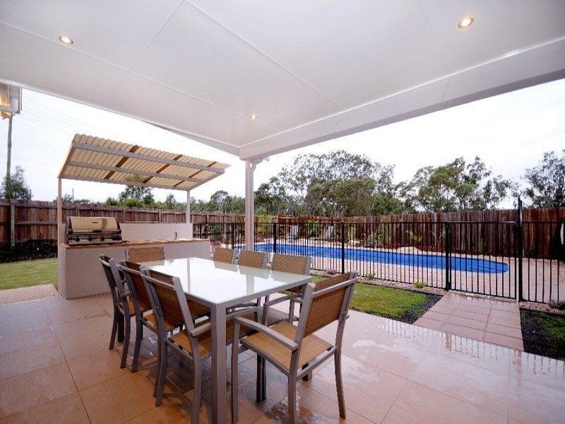 6 Pendrea Close, Highfields QLD 4352