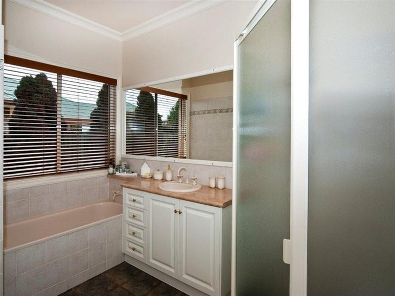 6 St Andrews Court, Middle Ridge QLD 4350