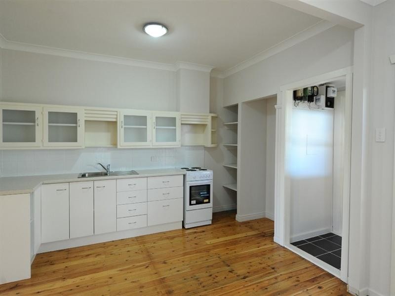 7A Hursley Road, Newtown QLD 4350