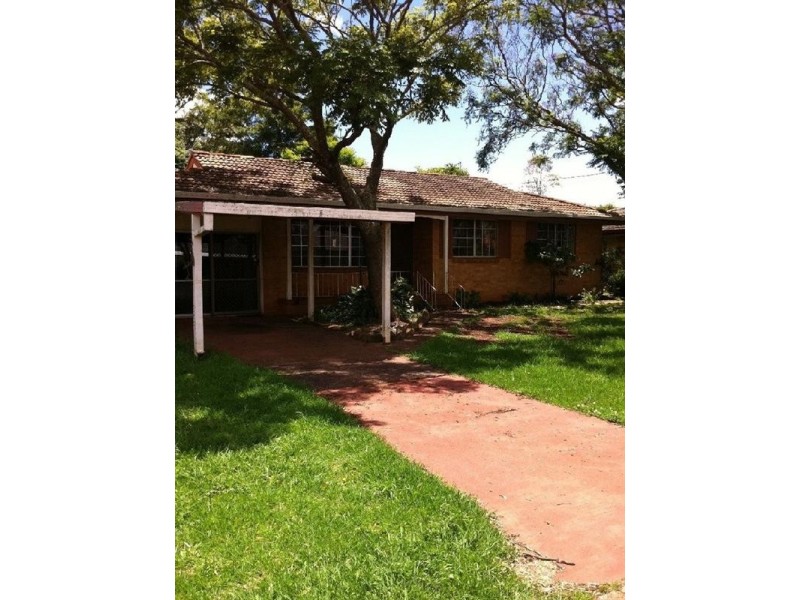 9 Lister Street, Harristown QLD 4350