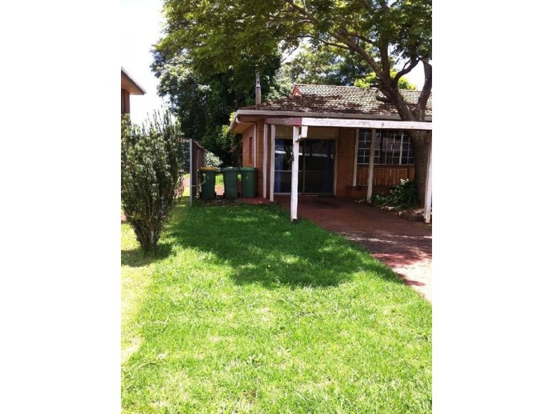 9 Lister Street, Harristown QLD 4350