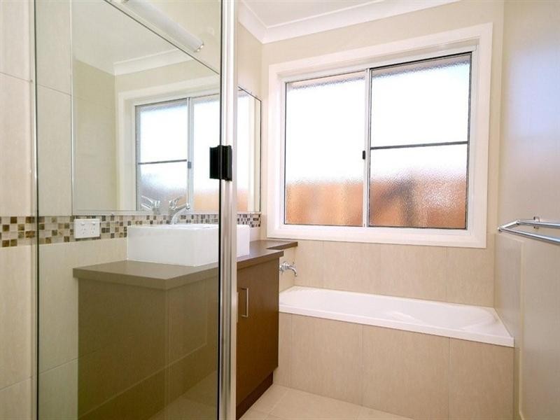 9 Saba Court, Middle Ridge QLD 4350