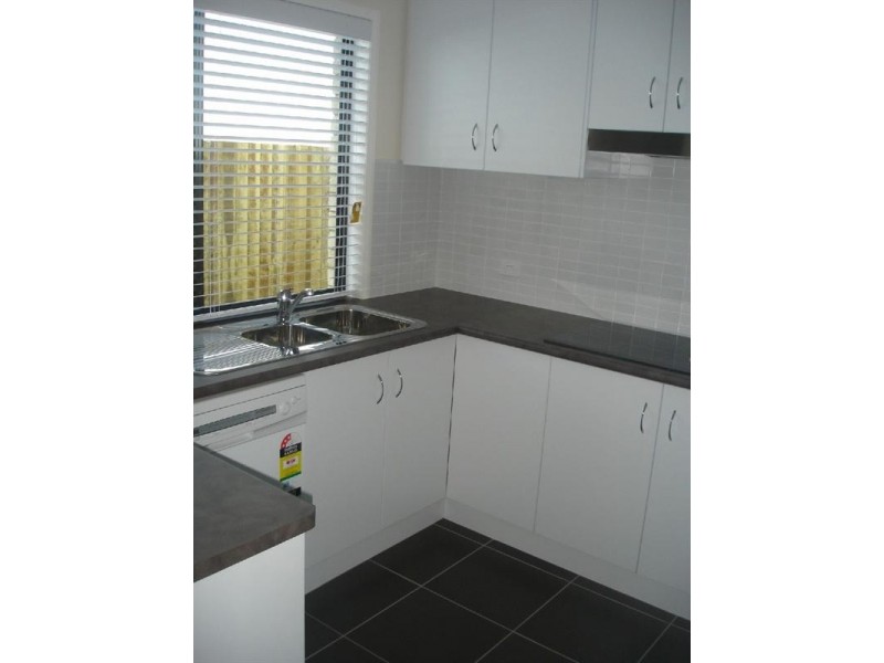 1/4 Nabiac Close, Kearneys Spring QLD 4350