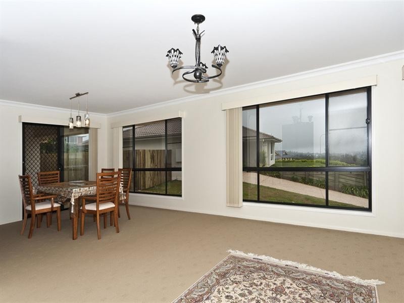 12 McShane Drive, Mount Kynoch QLD 4350