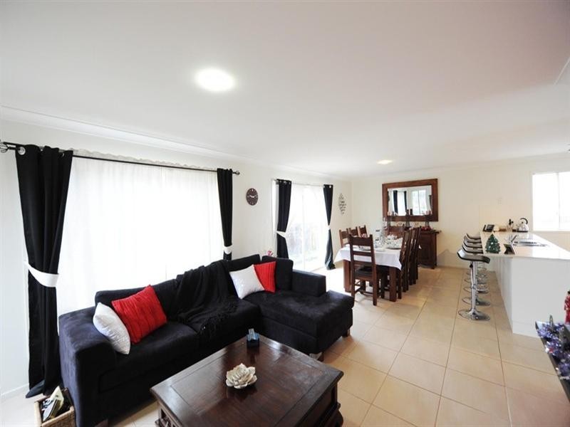 10 Sunset Drive, Glenvale QLD 4350
