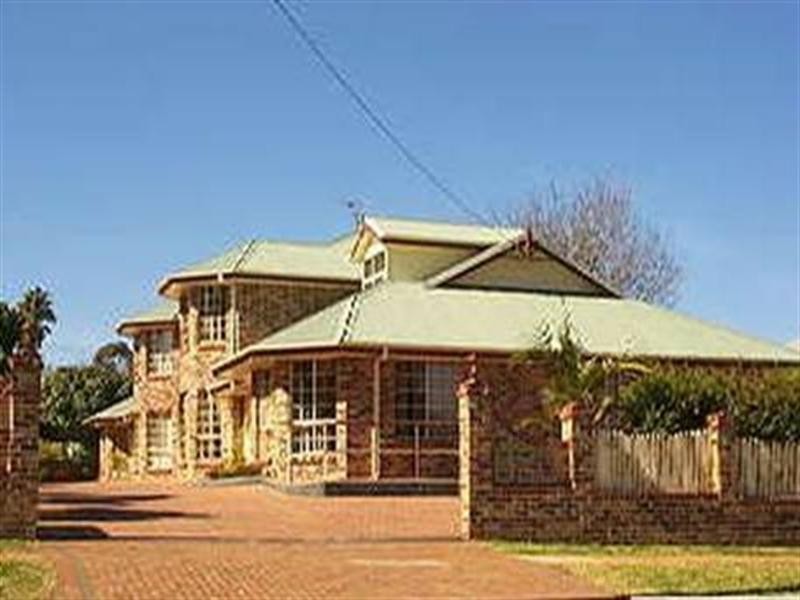 2/334 Hume Street, Centenary Heights QLD 4350