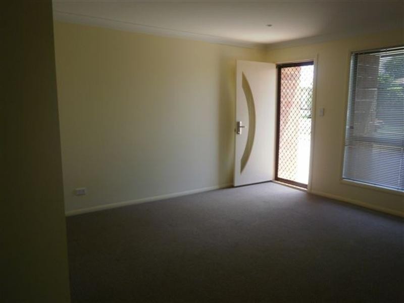 1/4 Boxsall Street, Newtown QLD 4350