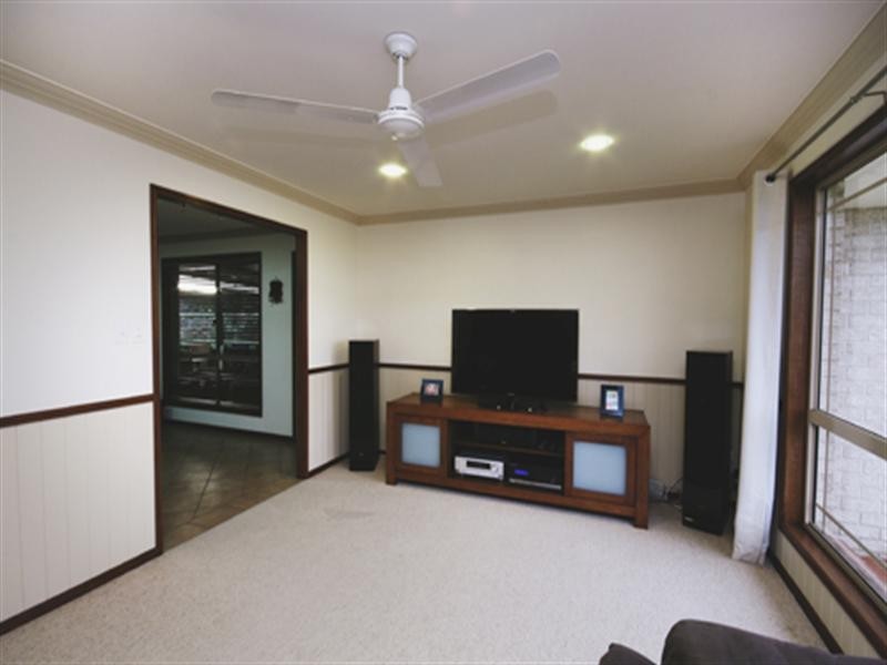 12 Schloss Court, Westbrook QLD 4350