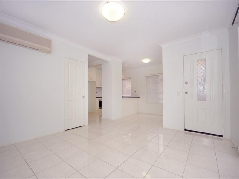 1/6 Rose, Wilsonton QLD 4350