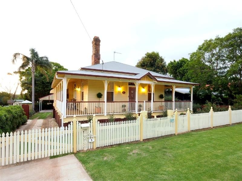 5 John Street, East Toowoomba QLD 4350