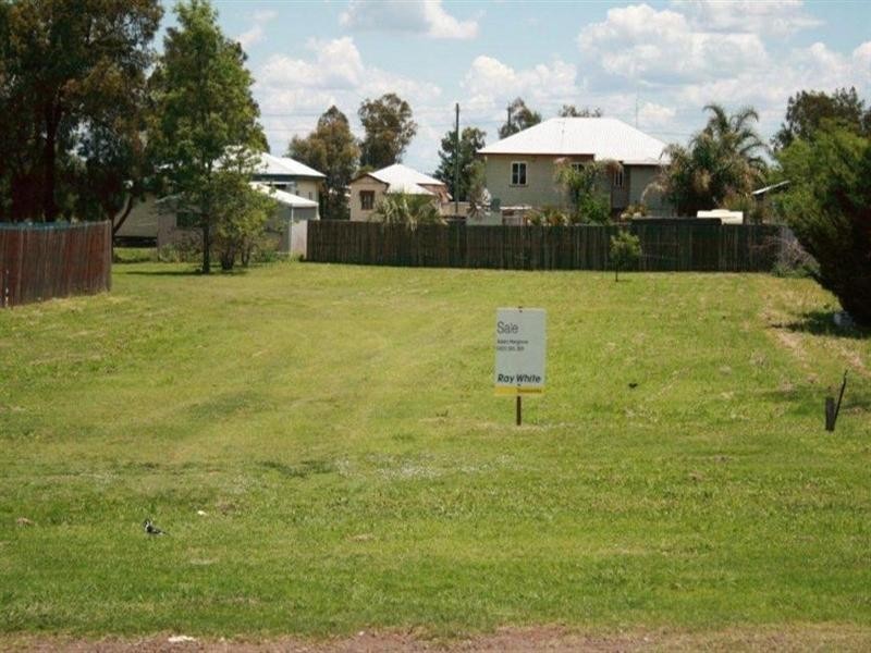 8 Railway Street, Cambooya QLD 4358