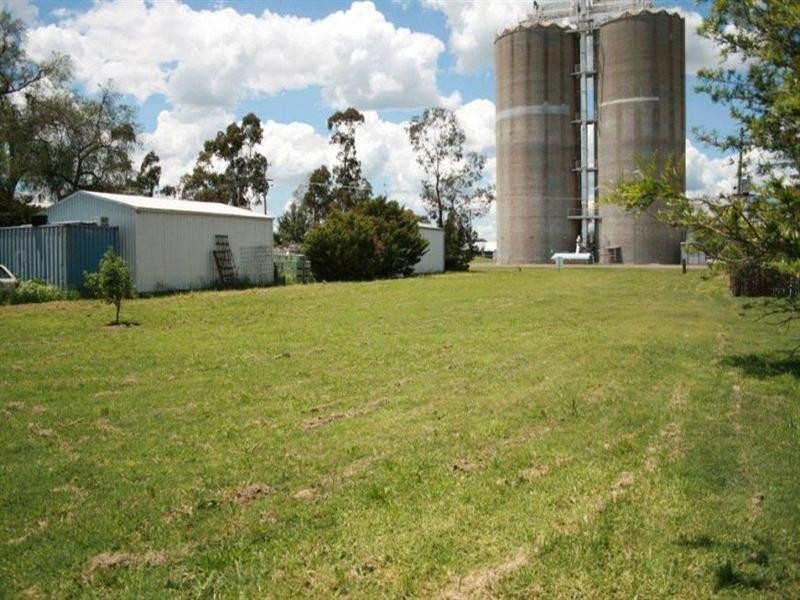 8 Railway Street, Cambooya QLD 4358