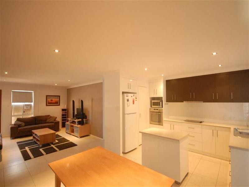 3/7 Whichello Street, Newtown QLD 4350