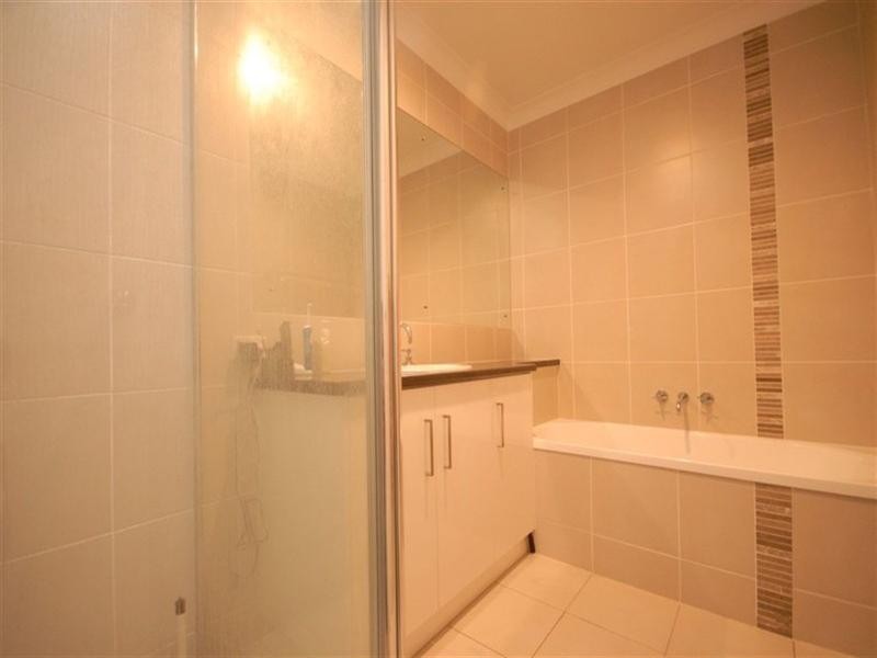 3/7 Whichello Street, Newtown QLD 4350