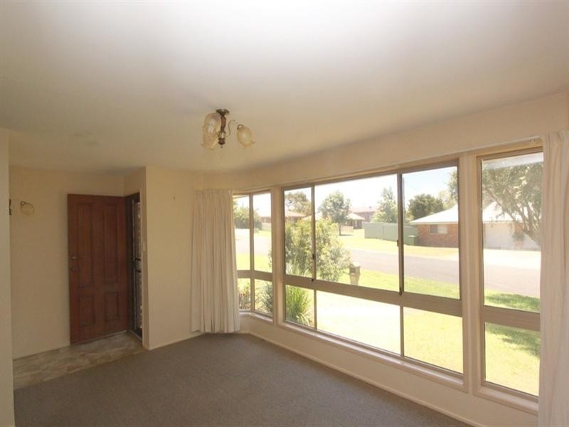 16 Hoffman Street, Kearneys Spring QLD 4350