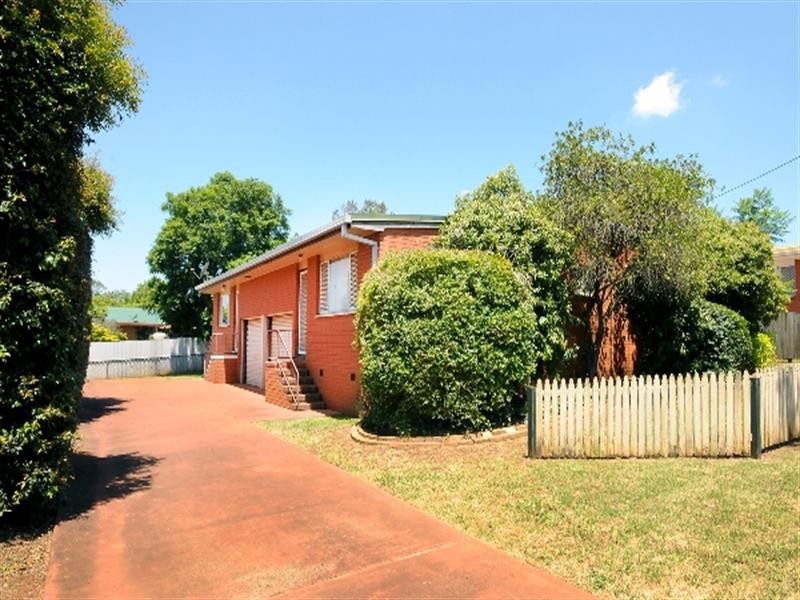 22 Claret Street, Wilsonton Heights QLD 4350