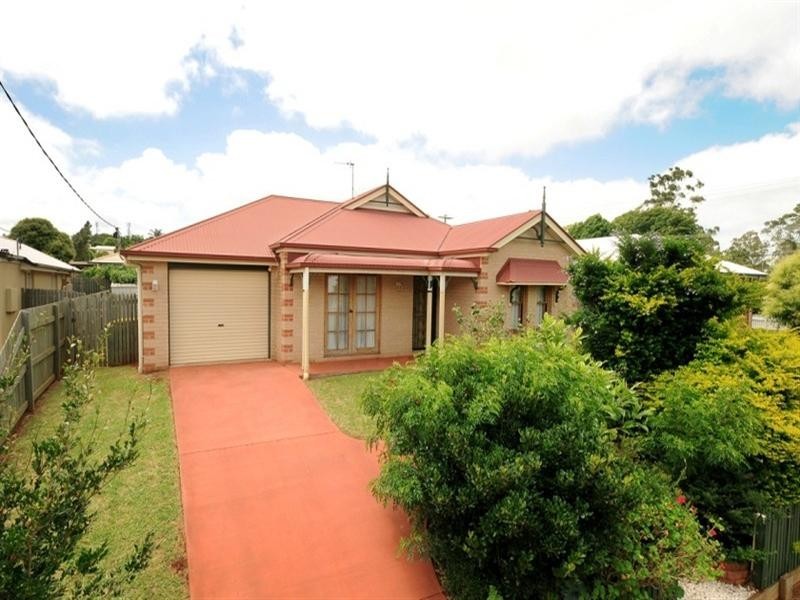 614 Hume Street, Middle Ridge QLD 4350