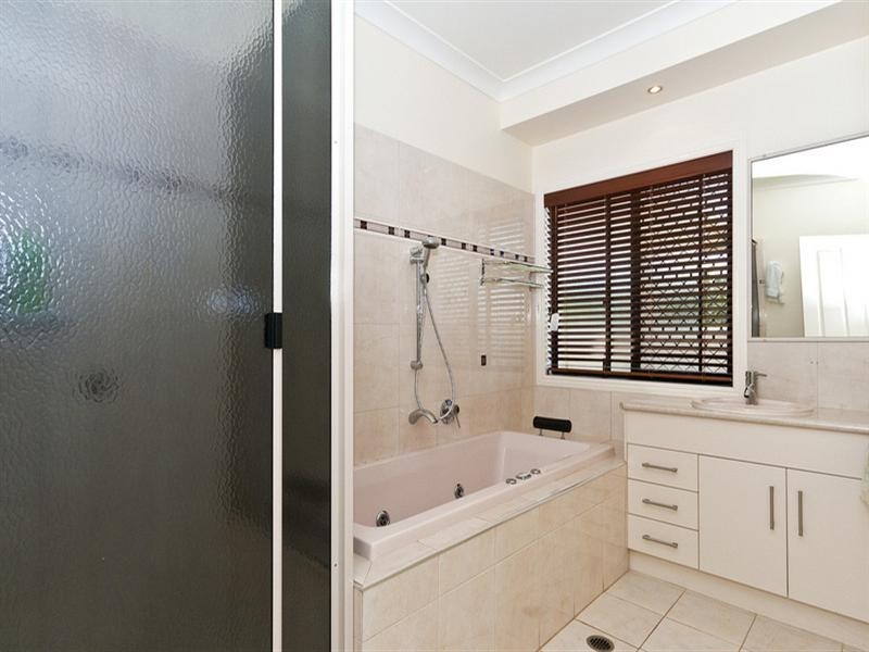 3 Willowburn Drive, Rockville QLD 4350