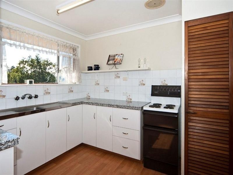 86 Hogg Street, Rockville QLD 4350