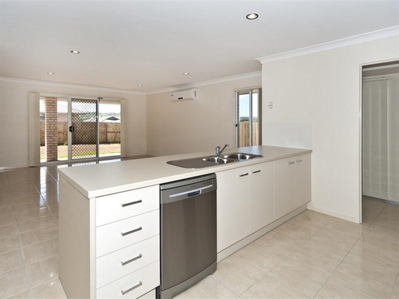 8 Huon Drive, Glenvale QLD 4350