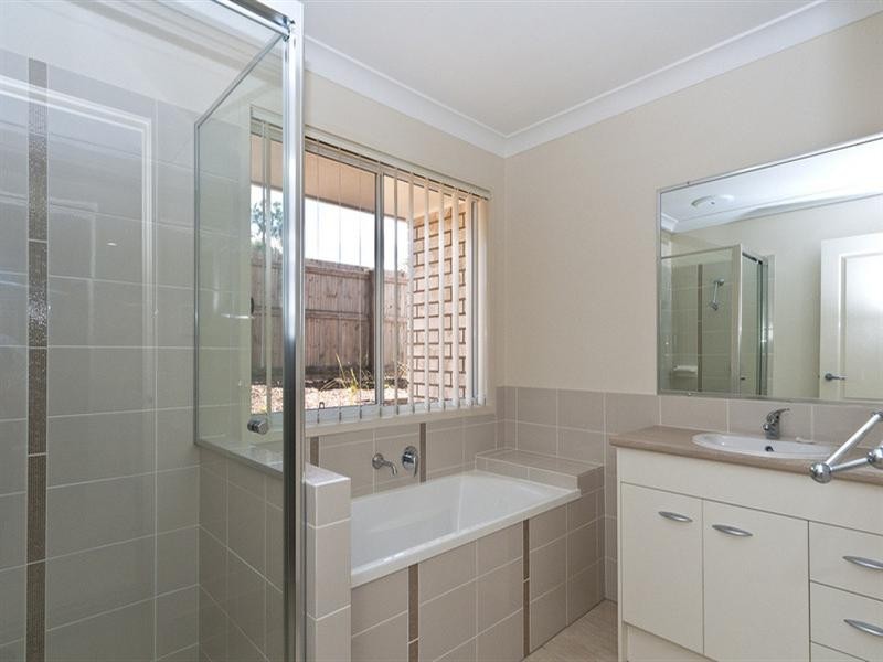 8 Huon Drive, Glenvale QLD 4350